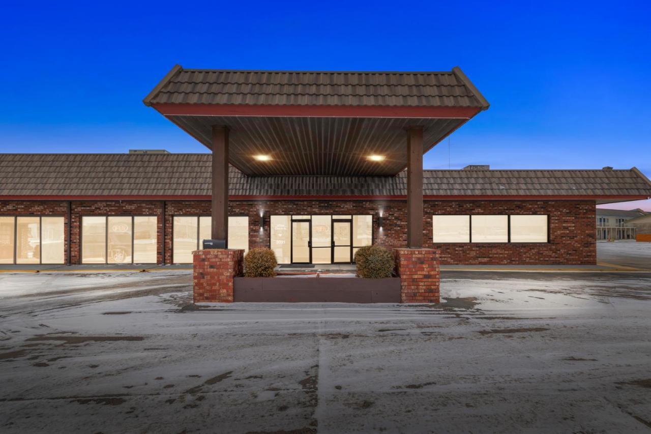 Eleven Boutique Hotel Llc Emporia Exterior photo