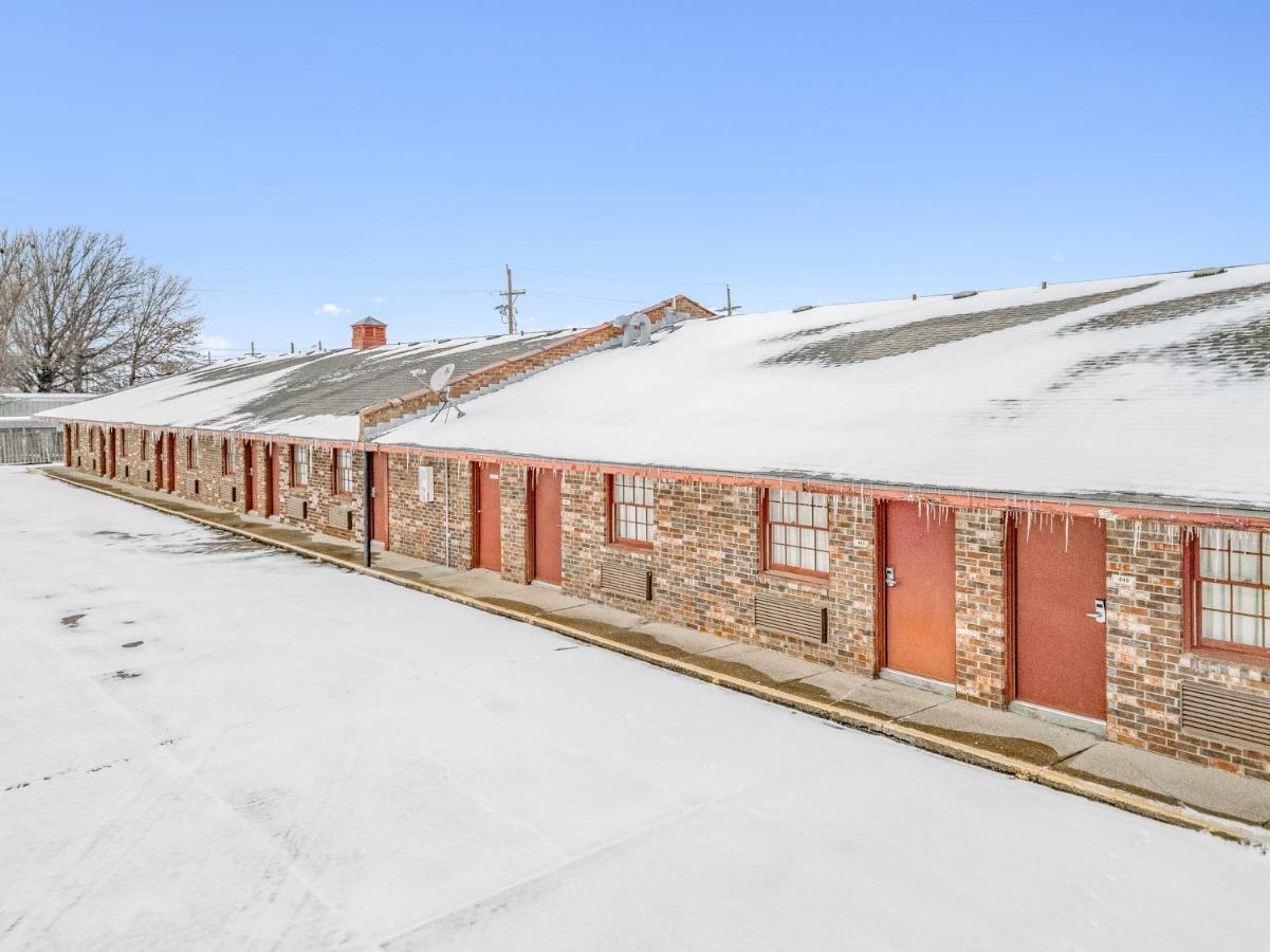 Eleven Boutique Hotel Llc Emporia Exterior photo